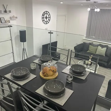 Private Two Bedroom Deluxe Apartment Leicester With Large Garden And Free Parking Exterior photo
