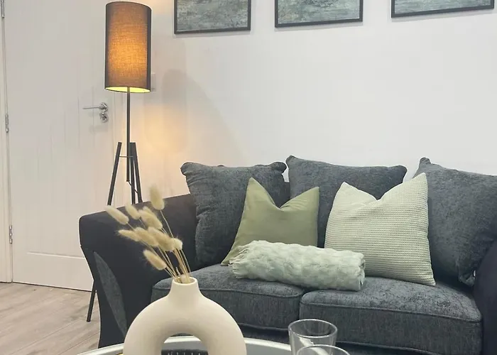 Private Two Bedroom Deluxe Apartment Leicester With Large Garden And Free Parking